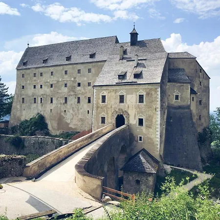 Hotel Burg Altpernstein *