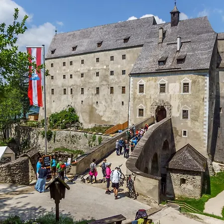 Hotel Burg Altpernstein *