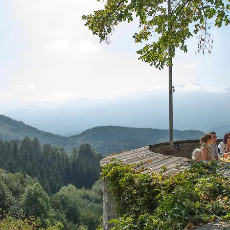 Burg Altpernstein Hotel *