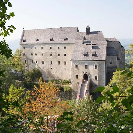 Hotel Burg Altpernstein *