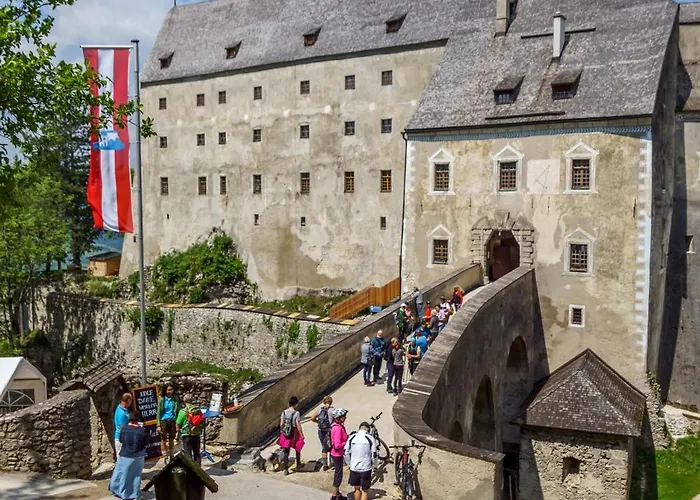 Hotell Burg Altpernstein *