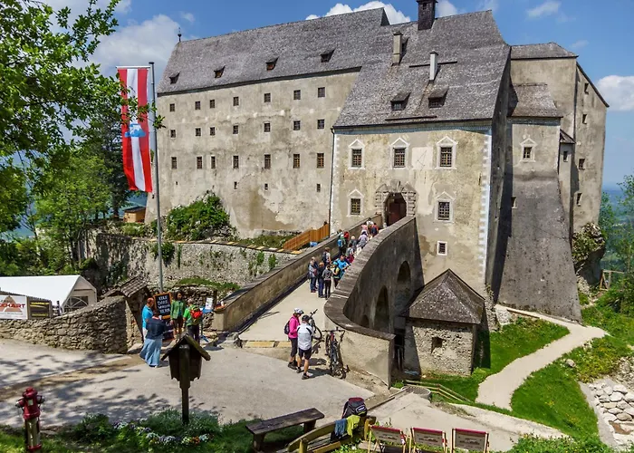 Hotell Burg Altpernstein *