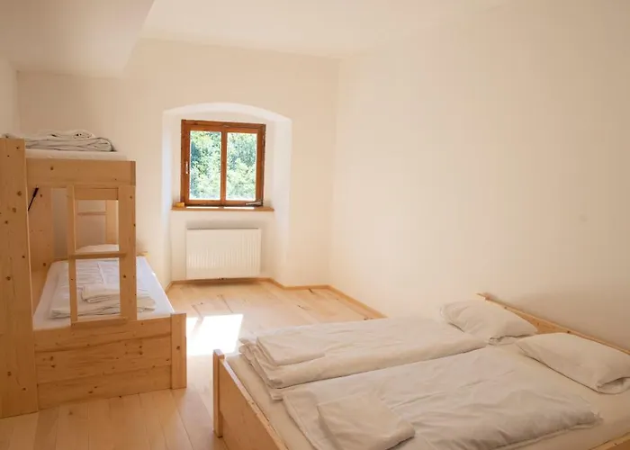 Burg Altpernstein Hotell