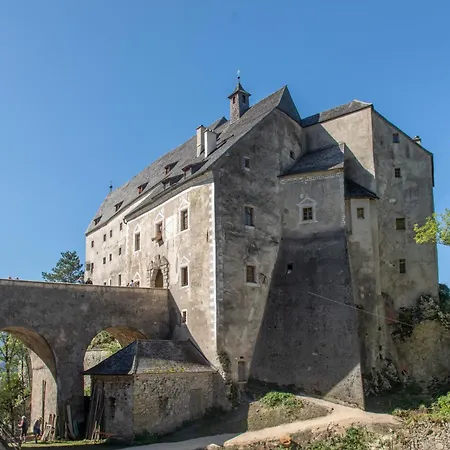 Burg Altpernstein Hotell *