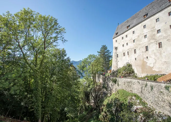 Burg Altpernstein فندق